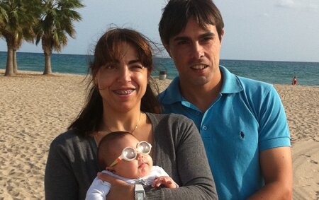 Imagen de Xavi, Rosalía y Egara en la playa